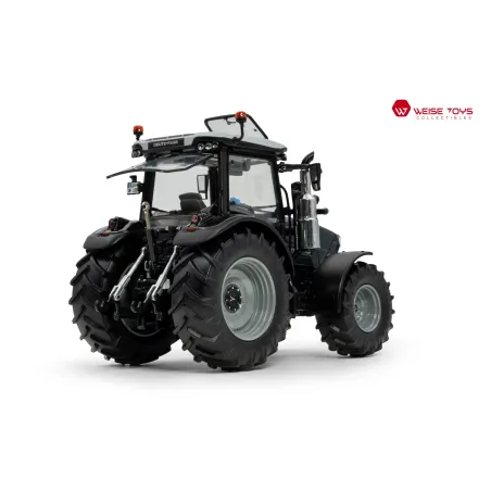 Miniatura a escala 1:32 del tractor Deutz 6135C RVshift Warrior Black en negro mate para coleccionistas.