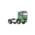 Camión a escala MAN TGS 18.510 4x4 verde, modelo detallado de metal y plástico con cabina abatible.