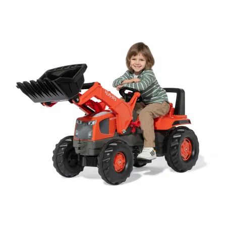 Tractor a pedales rollyJunior Kubota para niños con capó abatible y asiento ajustable.