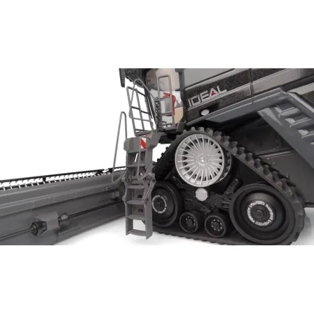 Réplica a escala 1:32 de la cosechadora Massey Ferguson IDEAL 9T de Universal Hobbies para coleccionistas.