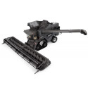 Miniatura a escala 1:32 de la cosechadora Fendt IDEAL 10T de Universal Hobbies para coleccionistas.