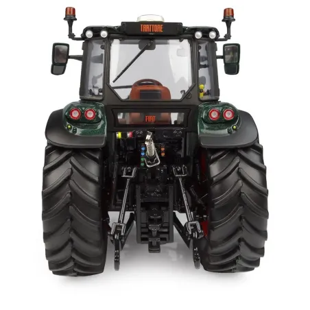 Miniatura de tractor FIAT il trottore 1918-2025 a escala 1:32 de Universal Hobbies para coleccionistas.