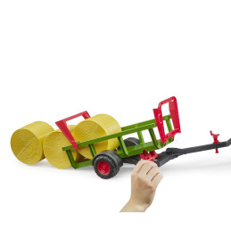 Recolector de pacas con 3 pacas redondas