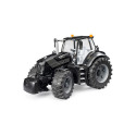 Tractor de juguete negro Deutz-Fahr 8280 TTV Warrior a escala 1:16 de Bruder.