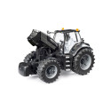 Tractor de juguete negro Deutz-Fahr 8280 TTV Warrior a escala 1:16 con cabina accesible.