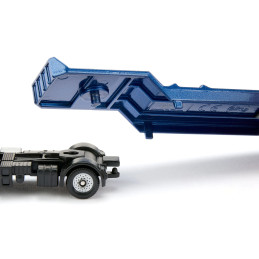 Camión MAN con retroexcavadora