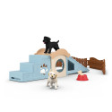 Parque de juegos para cachorros Schleich con rampa, escaleras y figuras de perritos de juguete.