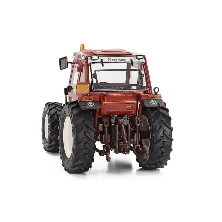 Réplica a escala 1:32 del tractor Fiat 65-90 4WD Supercomfort para coleccionistas.