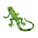 Figura de iguana decorativa esculpida y pintada a mano con detalles realistas de escamas.