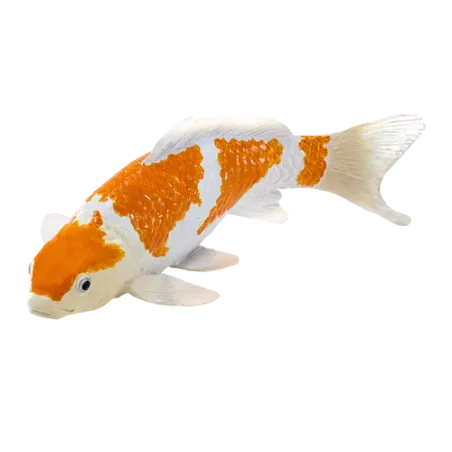 Figura decorativa de carpa koi Ochiba Shigure pintada a mano en tonos dorados y blancos de estilo japonés.