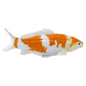 Figura de carpa koi Ochiba Shigure pintada a mano en tonos dorados y blancos para decoración de estilo japonés.