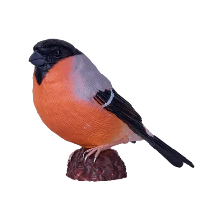 Figura decorativa de camachuelo pintada a mano con detalles realistas y colores vibrantes.