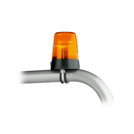 Luz intermitente naranja BERG montada en barra antivuelco de coche de pedales XL