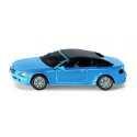 Coche de juguete BMW 645i en miniatura fabricado en metal y plástico con detalles realistas.