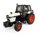 Modelo a escala 1:32 del tractor clásico Case 1494 2WD de Universal Hobbies en metal para coleccionistas.