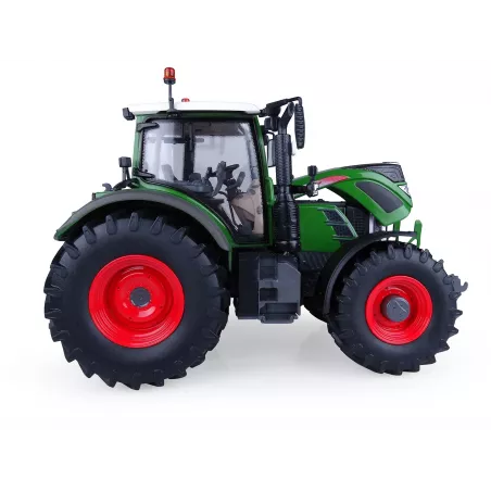 Réplica metálica a escala 1:32 del tractor Fendt 724 Vario para coleccionistas.