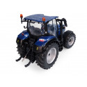 Tractor New Holland T5.140 Blue Power a escala 1:32, miniatura de metal de Universal Hobbies para coleccionistas.
