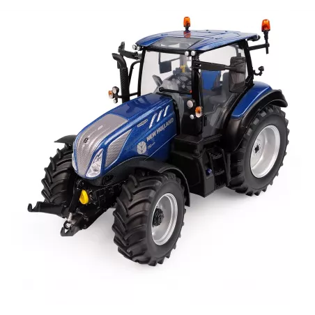 Tractor New Holland T5.140 Blue Power a escala 1:32, miniatura de metal de Universal Hobbies para coleccionistas.