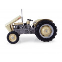 Réplica a escala 1:32 del tractor clásico Ferguson TO 35 de 1957 fabricado en metal por Universal Hobbies.