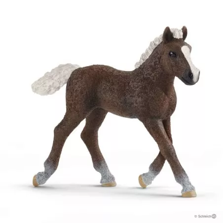 Figura de juguete de Potro de la Selva Negra de Schleich pintada a mano con gran detalle.