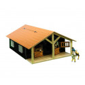 Establo de madera de juguete Kids Globe a escala 1:24 con dos compartimentos y techo abatible para caballos.