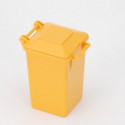 Cubo de basura amarillo de juguete Bruder a escala 1:16 para camiones municipales.