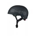 Casco urbano Negro V2 de policarbonato con luz LED trasera integrada y cierre magnético para ciclismo urbano.
