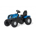 Tractor a pedales New Holland T7 azul para niños de 3 a 8 años con capó abatible y ruedas robustas.