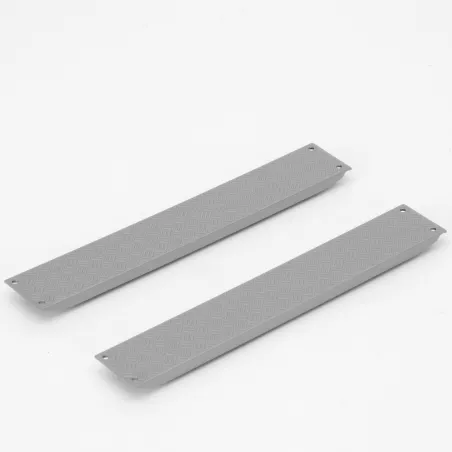 Dos rampas de carga de plástico para vehículos de juguete Bruder MB Sprinter a escala 1:16.