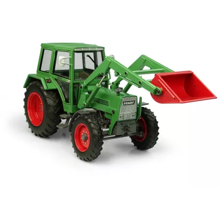 Tractor en miniatura Fendt Farmer 108LS a escala 1:32 de Universal Hobbies fabricado en metal para coleccionistas.