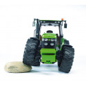 Tractor de juguete John Deere 7930 de Bruder a escala 1:16