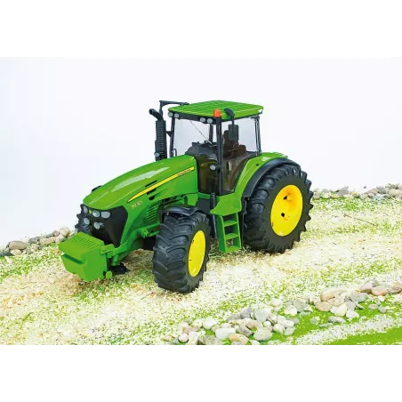 Tractor de juguete John Deere 7930 de Bruder a escala 1:16
