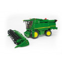 Cosechadora de juguete John Deere T670i de Bruder a escala 1:16 con cabezal de corte móvil.