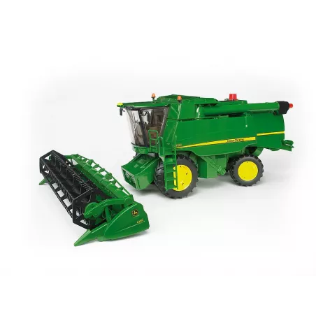 Cosechadora de juguete John Deere T670i de Bruder a escala 1:16 con cabezal de corte móvil.