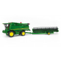 Cosechadora de juguete John Deere T670i de Bruder a escala 1:16 con cabezal de corte móvil.