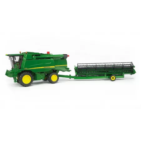 Cosechadora de juguete John Deere T670i de Bruder a escala 1:16 con cabezal de corte móvil.