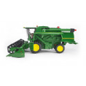 Cosechadora de juguete John Deere T670i de Bruder a escala 1:16 con cabezal de corte móvil.