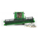 Cosechadora de juguete John Deere T670i de Bruder a escala 1:16 con cabezal de corte móvil.