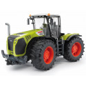 Tractor de juguete Claas Xerion 5000 de Bruder a escala 1:16 con cabina giratoria y neumáticos perfilados.
