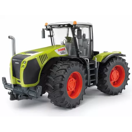 Tractor de juguete Claas Xerion 5000 de Bruder a escala 1:16 con cabina giratoria y neumáticos perfilados.