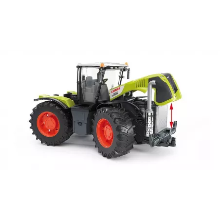 Tractor de juguete Claas Xerion 5000 de Bruder a escala 1:16 con cabina giratoria y neumáticos perfilados.