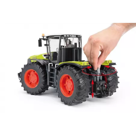 Tractor de juguete Claas Xerion 5000 de Bruder a escala 1:16 con cabina giratoria y neumáticos perfilados.