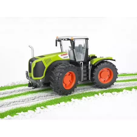 Tractor de juguete Claas Xerion 5000 de Bruder a escala 1:16 con cabina giratoria y neumáticos perfilados.