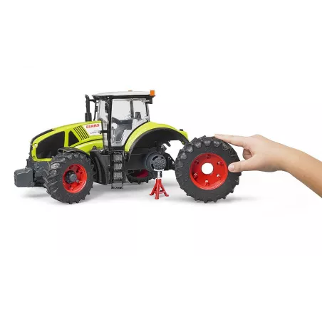Tractor de juguete Claas Axion 950 de Bruder a escala 1:16 con capó y puertas practicables.