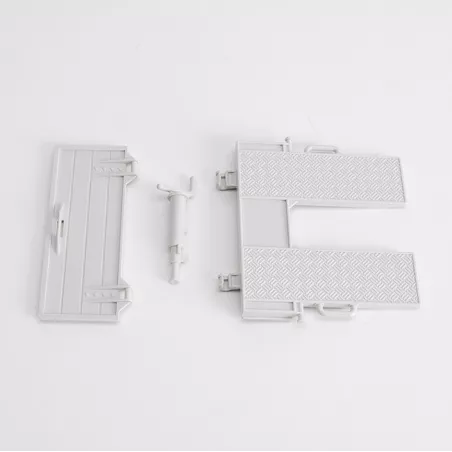 Repuestos Bruder escala 1:16: puerta trasera, tapa superior y pata de apoyo para remolques de juguete.