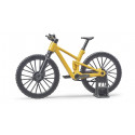 Bicicleta de montaña de juguete Bruder con figura articulada bworld y casco