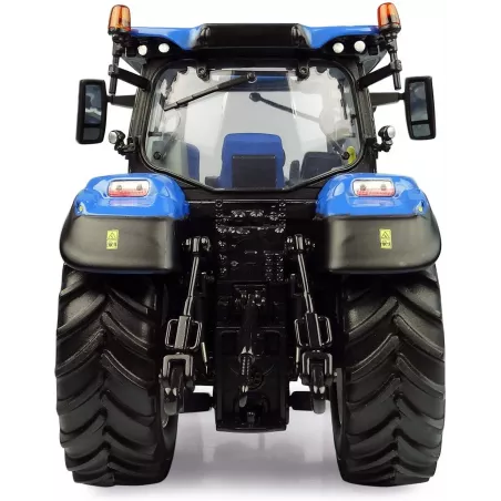 Tractor de metal New Holland T5.130 a escala 1:32, réplica detallada para coleccionistas agrícolas.