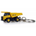 Réplica a escala en metal del camión de minería Komatsu HD605 de Universal Hobbies para coleccionistas.
