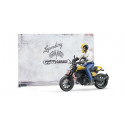 Taller de motos bworld con moto Scrambler Ducati Full Throttle a escala 1:16 y equipamiento de juguete.
