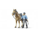 Set de policía montada Bruder a escala 1:16 con figura de oficial y caballo de juguete.